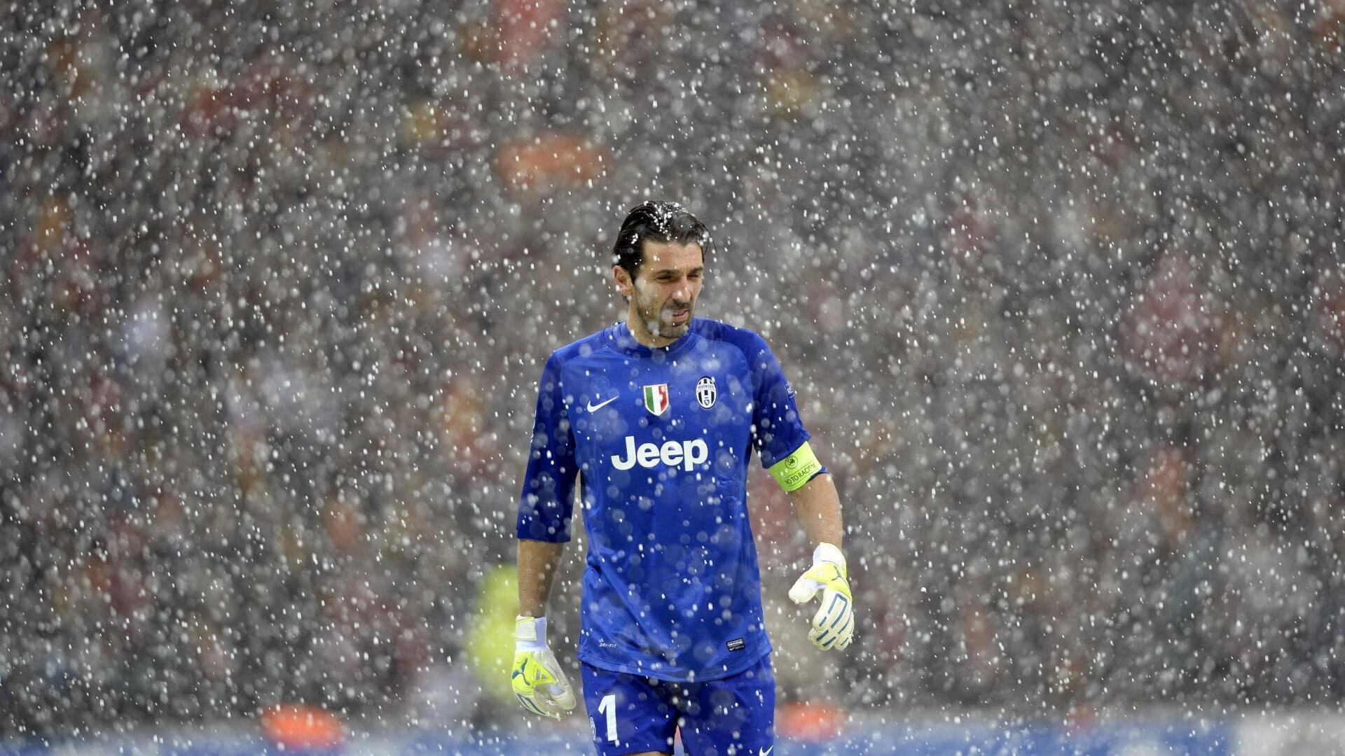 大反转！曼联名宿爆争议发言：C罗很意外，曼联官宣c罗